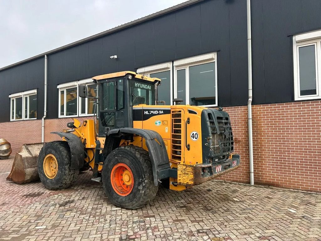 Radlader des Typs Hyundai HL 740-9A, Gebrauchtmaschine in Barneveld (Bild 4)