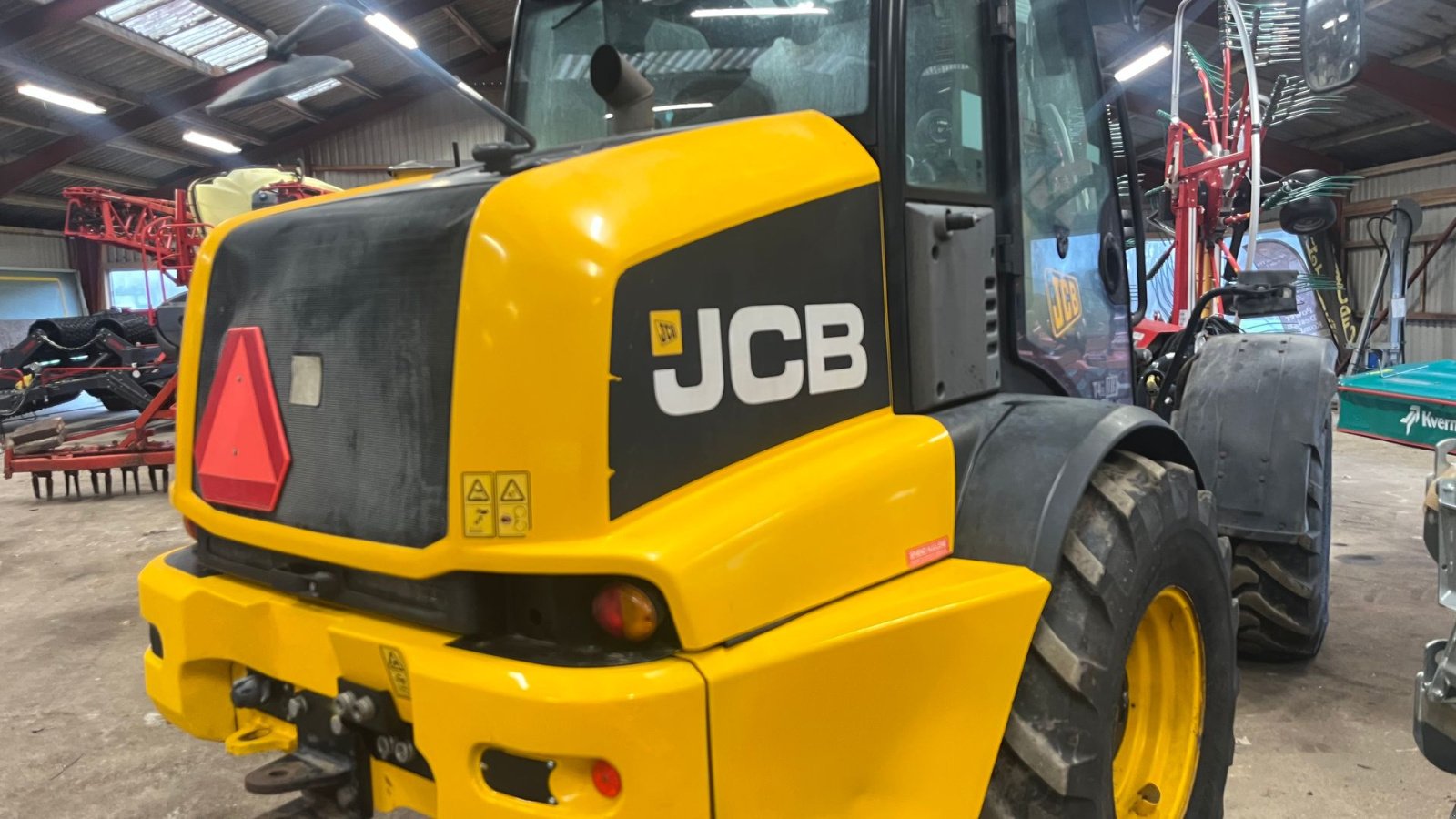 Radlader des Typs JCB 320S, Gebrauchtmaschine in Brørup (Bild 4)