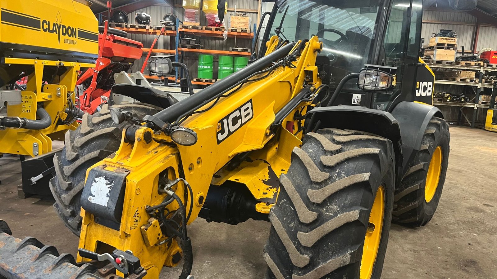 Radlader des Typs JCB 320S, Gebrauchtmaschine in Brørup (Bild 2)