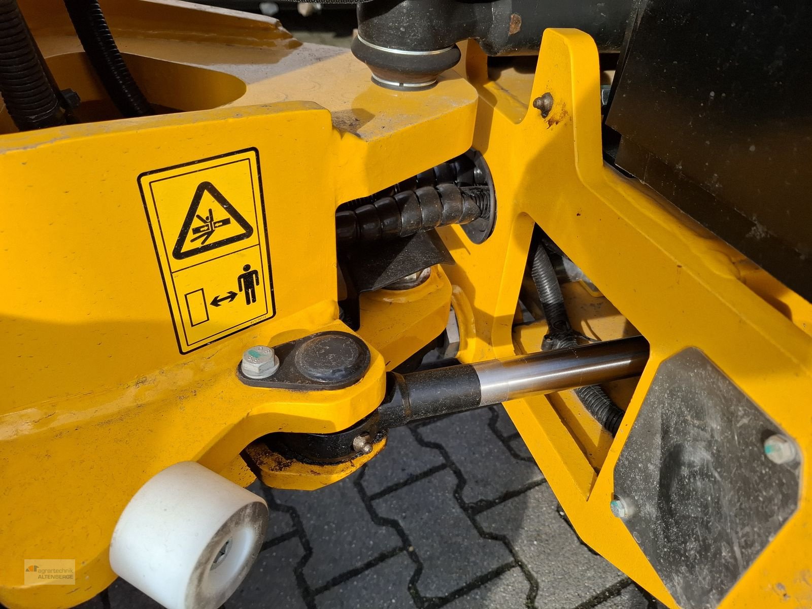 Radlader van het type JCB 403 Plus mit Klappdach, Vorführmaschine in Altenberge (Foto 12)