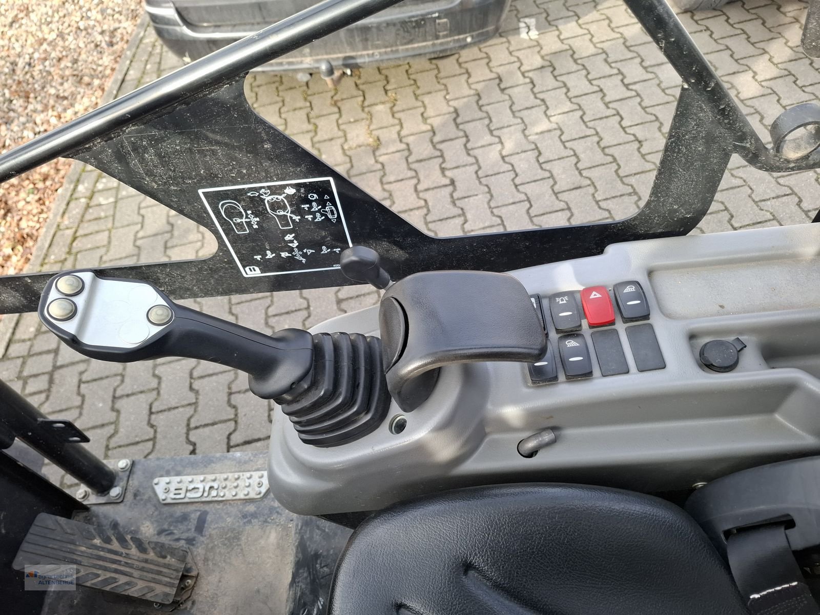Radlader van het type JCB 403 Plus mit Klappdach, Vorführmaschine in Altenberge (Foto 16)