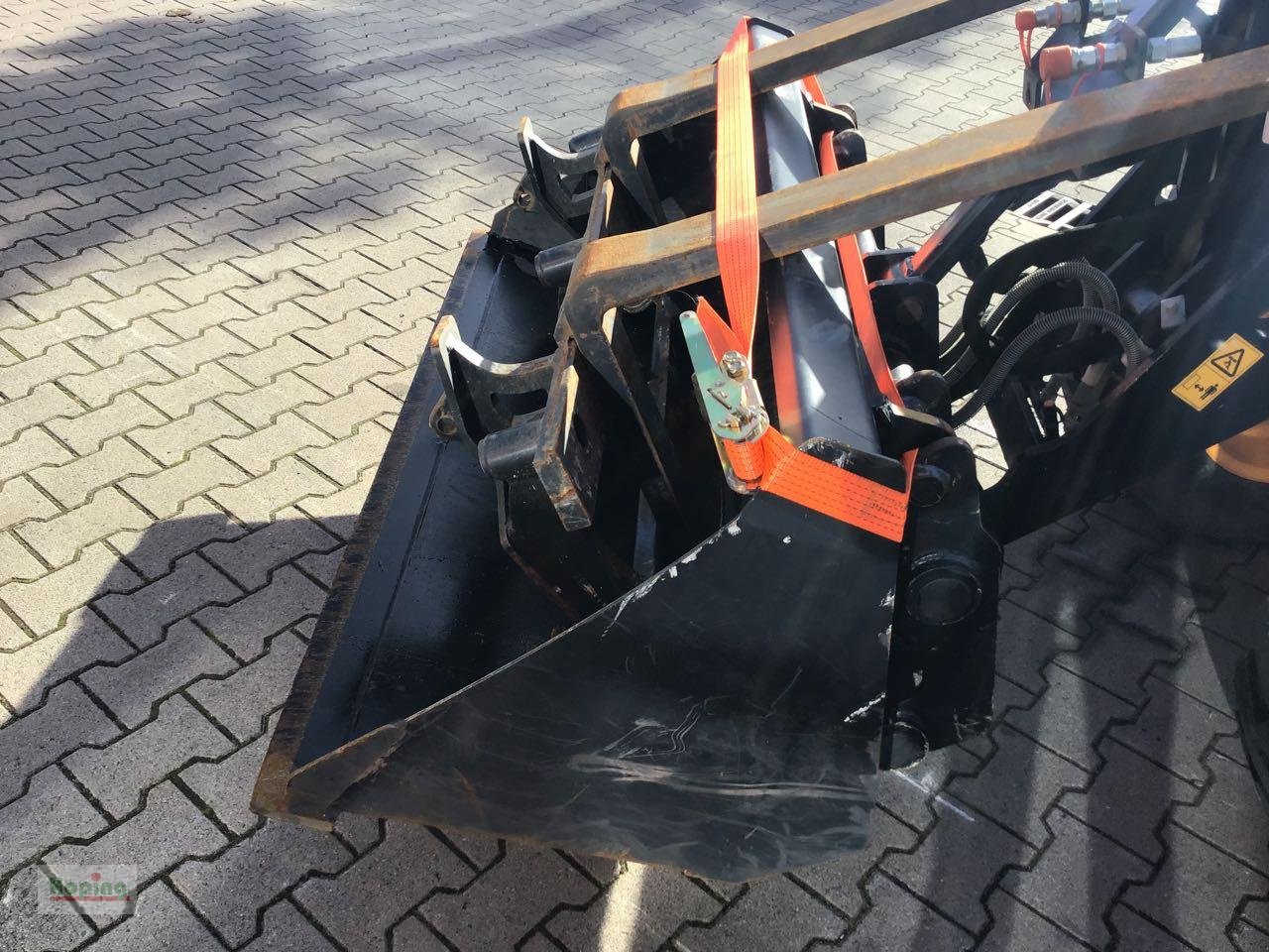 Radlader of the type JCB 403 PLUS, Mietmaschine in Bakum (Picture 10)