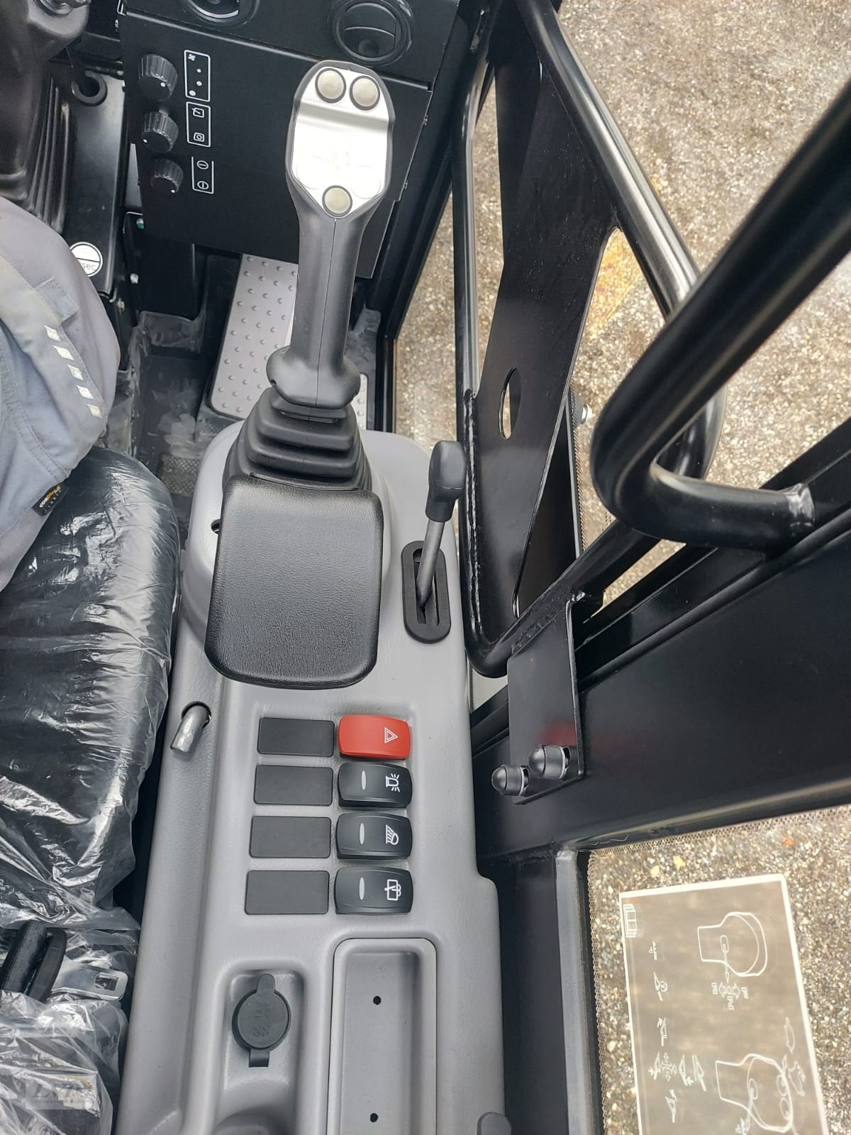 Radlader des Typs JCB 403 Vollkabine mit Heizung 25PS, Neumaschine in Pegnitz (Bild 10)