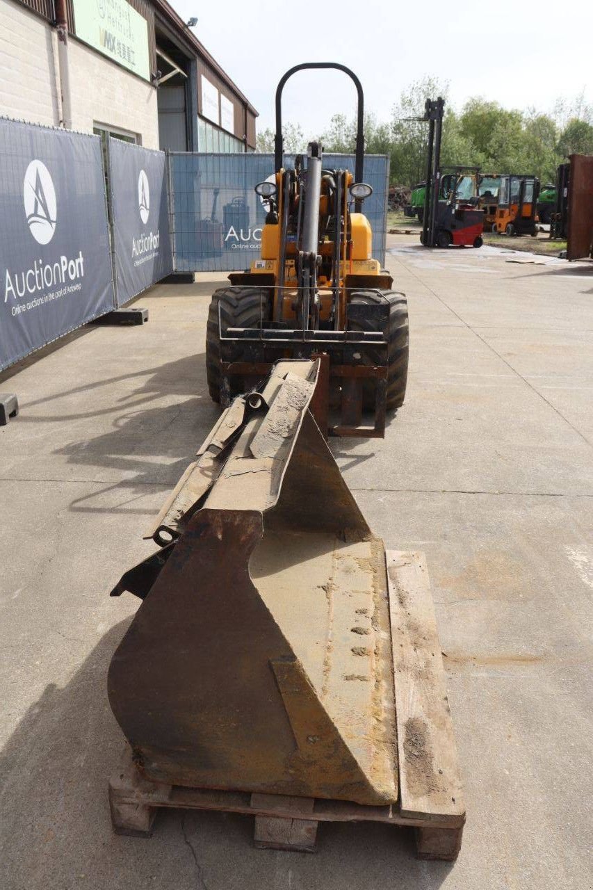 Radlader типа JCB 403 WLS, Gebrauchtmaschine в Antwerpen (Фотография 9)