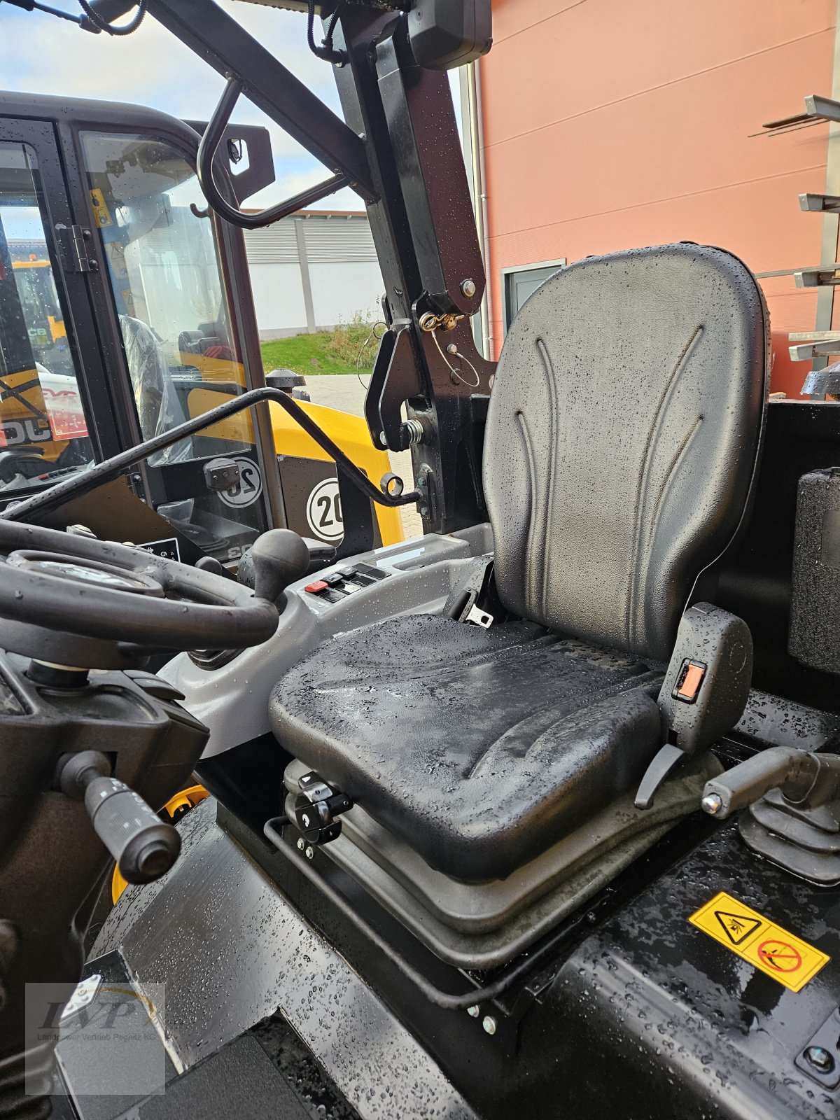 Radlader des Typs JCB 403, Neumaschine in Hohenau (Bild 12)