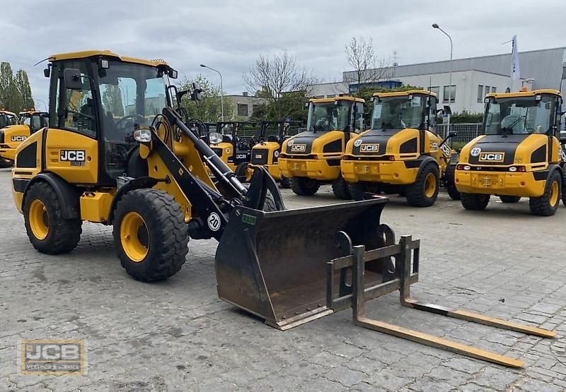 Radlader des Typs JCB 407, Gebrauchtmaschine in Frechen (Bild 2)