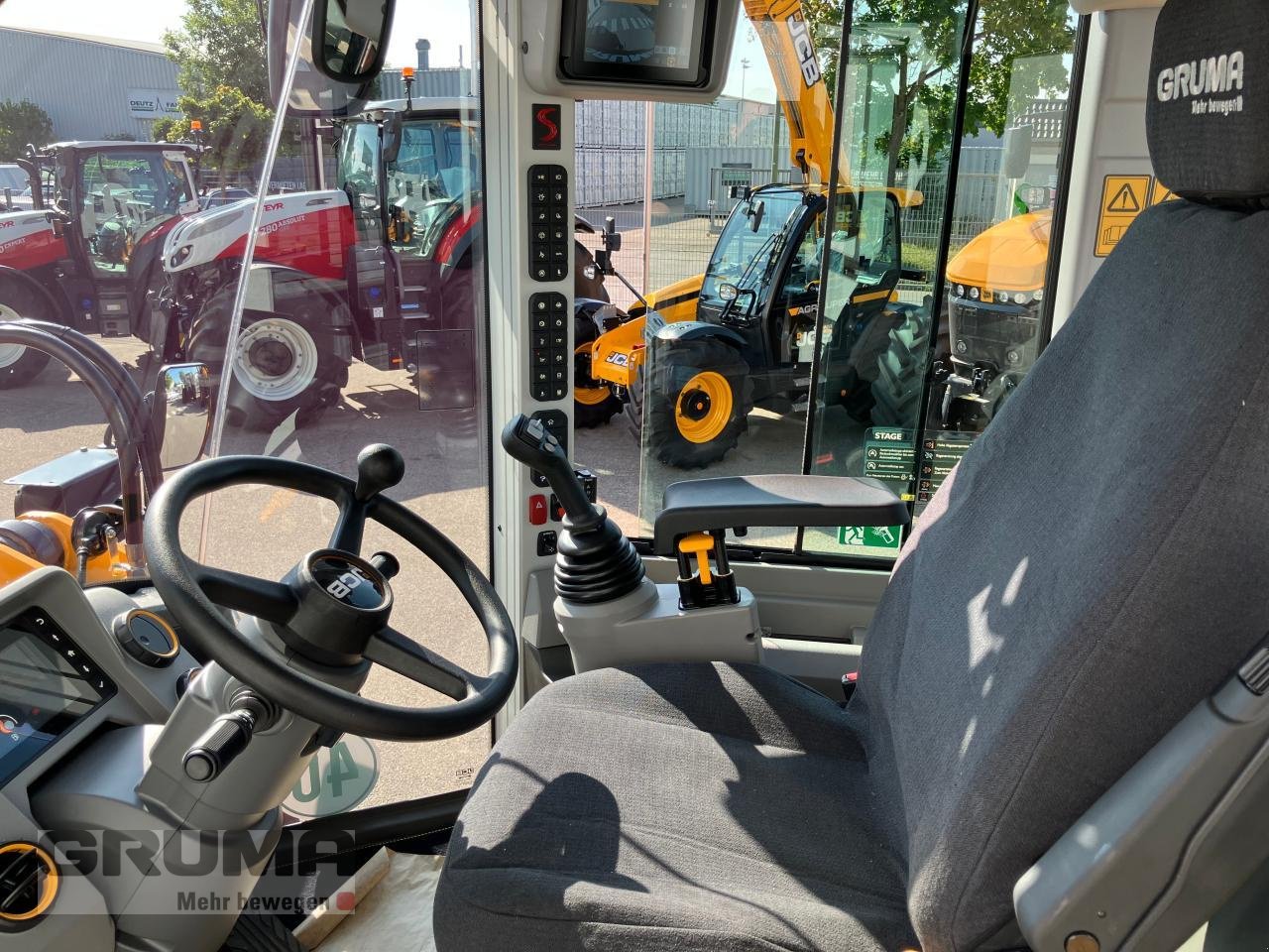 Radlader of the type JCB 419 S S5, Neumaschine in Friedberg-Derching (Picture 19)