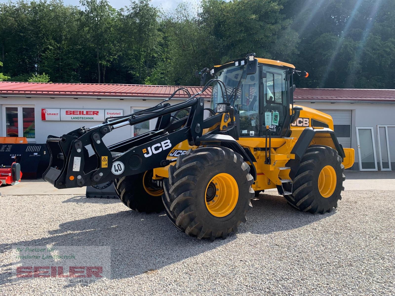 Radlader des Typs JCB 427 Agri Stage V HighLift, Neumaschine in Ansbach (Bild 1)