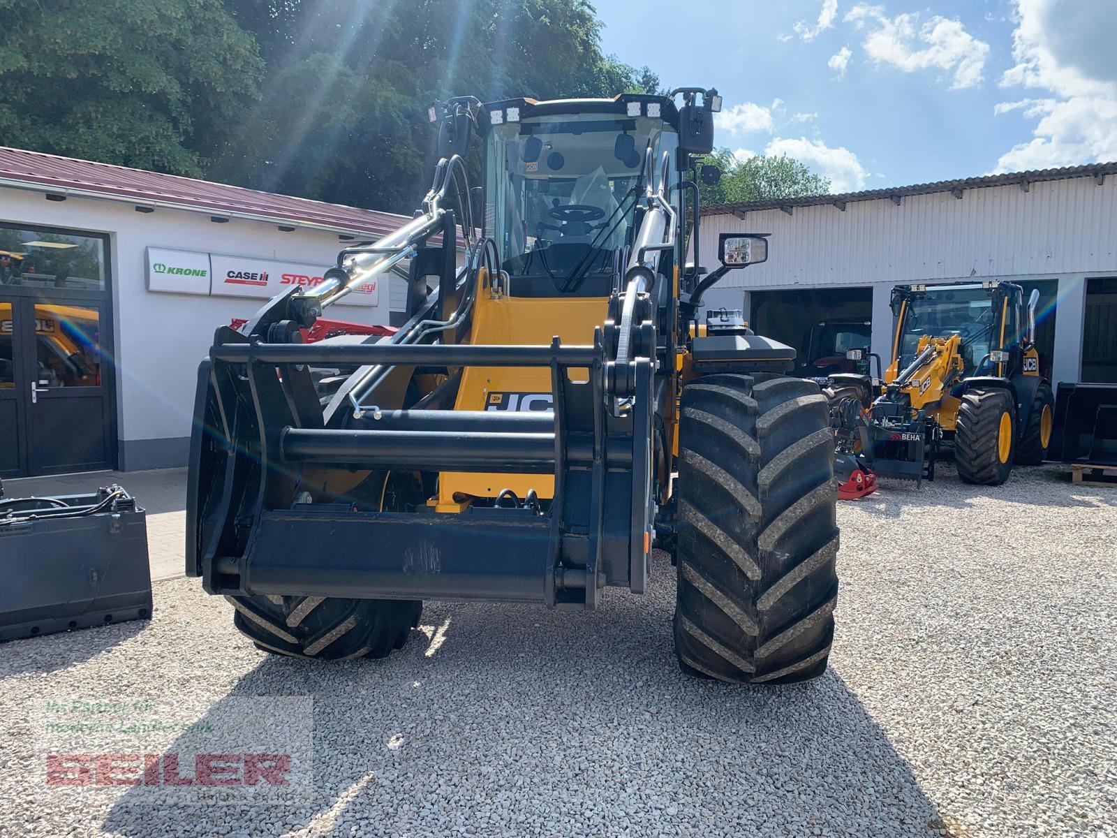 Radlader des Typs JCB 427 Agri Stage V HighLift, Neumaschine in Ansbach (Bild 4)