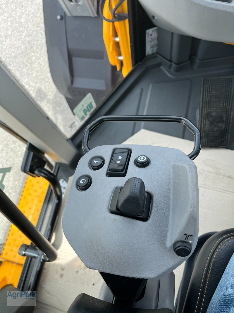 Radlader des Typs JCB 427 AGRI, Neumaschine in Kirchdorf (Bild 10)