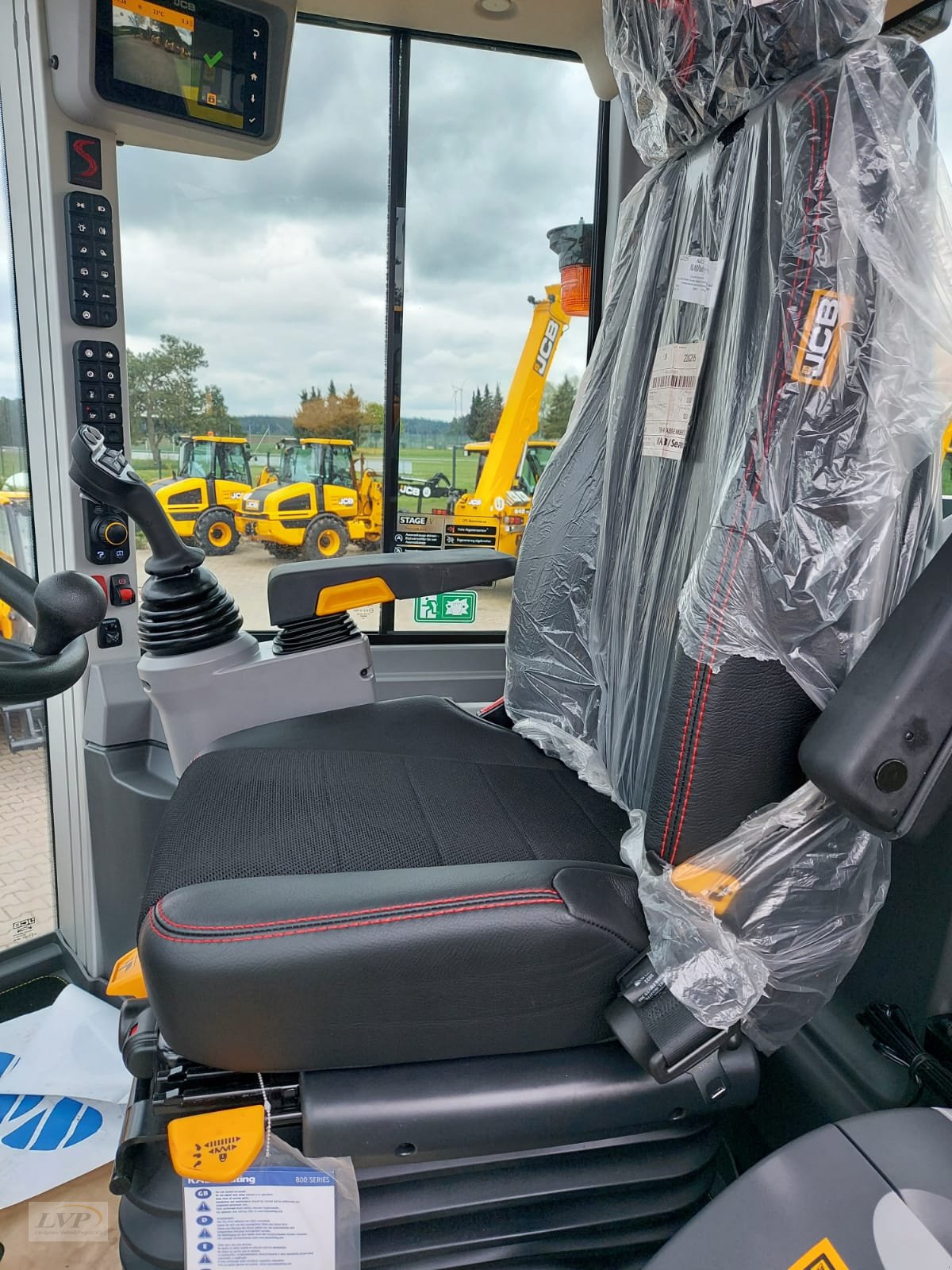 Radlader des Typs JCB 435S Agri HighLift Demomaschine, Neumaschine in Pegnitz (Bild 12)