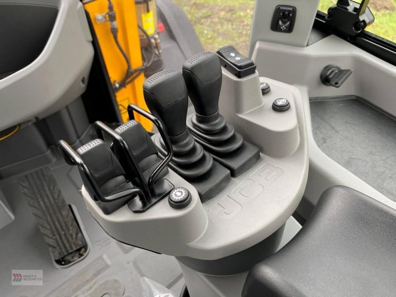 Radlader des Typs JCB 437 HT FARM MASTER, Neumaschine in Oyten (Bild 8)