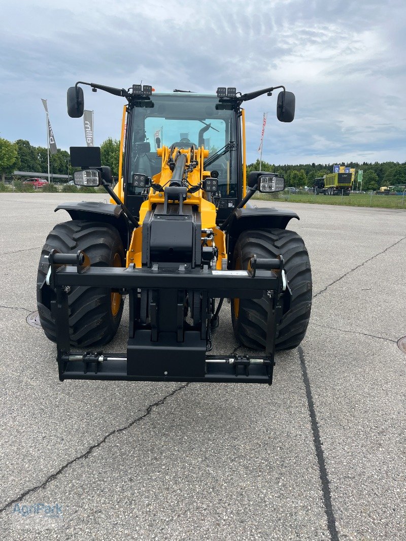 Radlader of the type JCB TM280S AGRI STUFE V, Neumaschine in Kirchdorf (Picture 3)