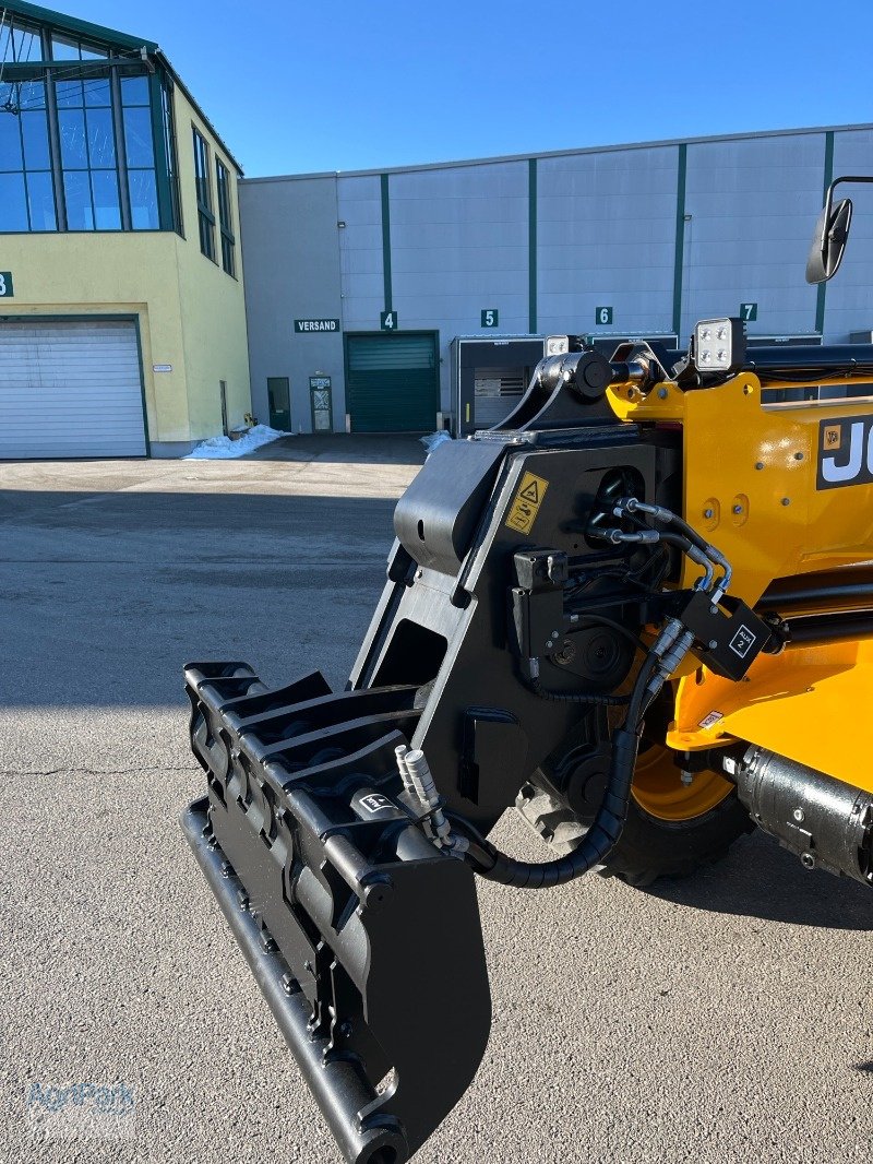 Radlader of the type JCB TM280S AGRI STUFE V, Neumaschine in Kirchdorf (Picture 6)