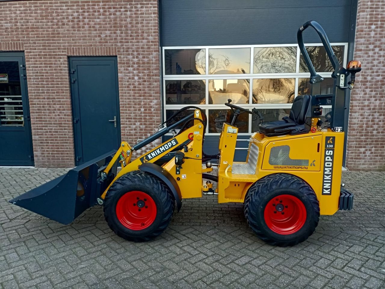 Radlader des Typs Knikmops 130, Neumaschine in Lunteren (Bild 1)