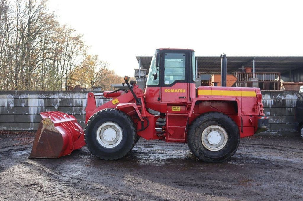 Radlader des Typs Komatsu WA 270-3, Gebrauchtmaschine in Antwerpen (Bild 2)