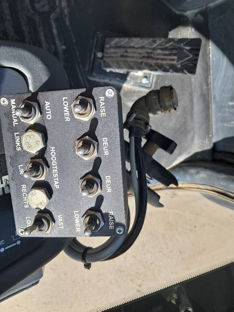 Radlader des Typs Komatsu WA100M-8, Gebrauchtmaschine in Overijse (Bild 5)