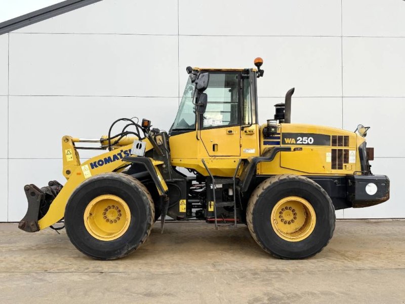 Radlader des Typs Komatsu WA250-5 - Dutch Machine / 3rd Function / Auto Lube, Gebrauchtmaschine in Veldhoven (Bild 1)