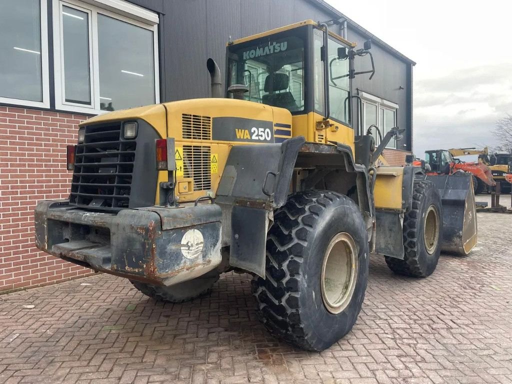 Radlader des Typs Komatsu WA250-5, Gebrauchtmaschine in Barneveld (Bild 4)