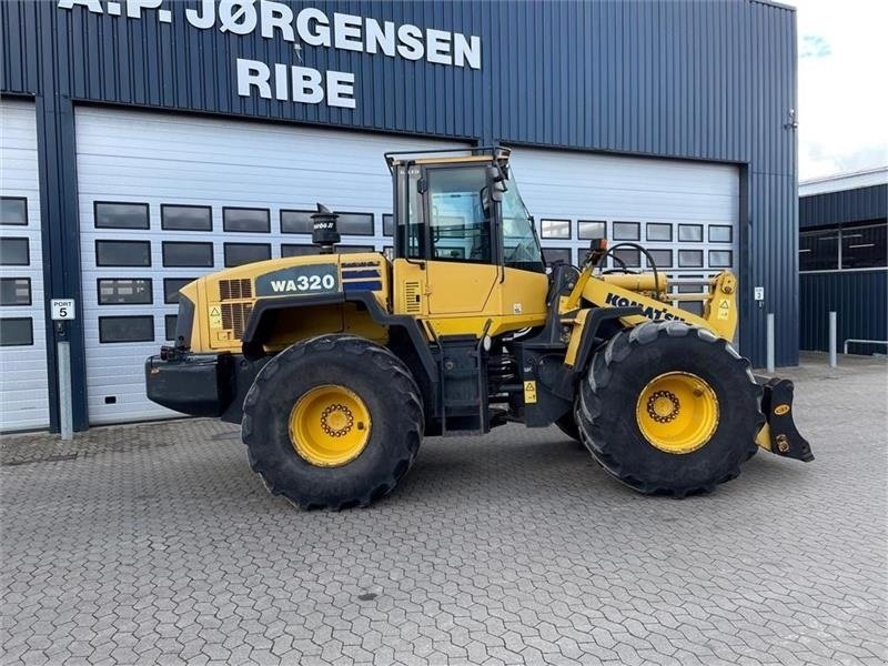 Radlader des Typs Komatsu WA320-5, Gebrauchtmaschine in Ribe (Bild 3)