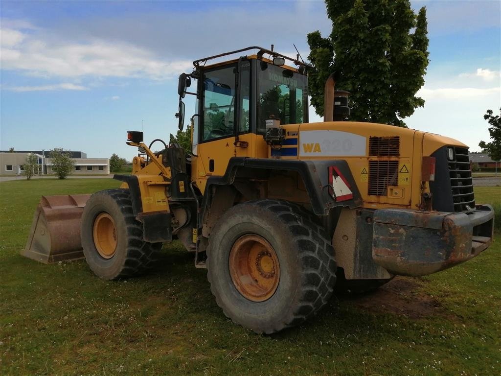 Radlader des Typs Komatsu WA320-5, Gebrauchtmaschine in Sindal (Bild 1)