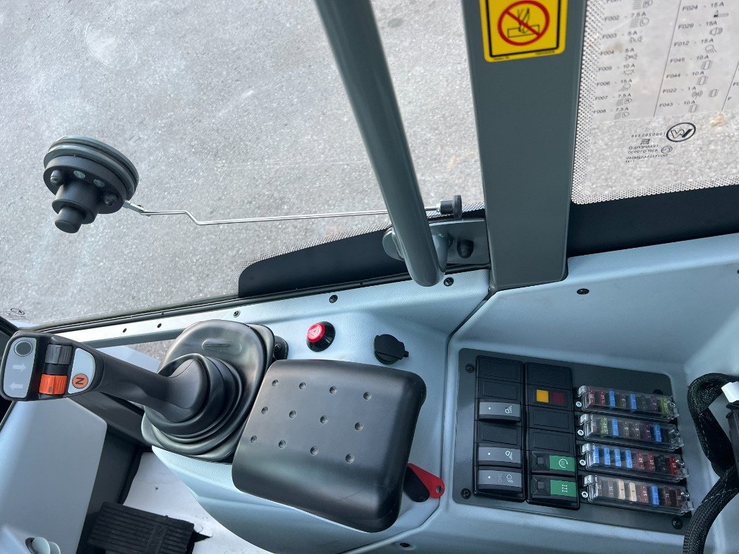 Radlader of the type Kramer KL 19.5, Neumaschine in Steinheim-Bergheim (Picture 10)