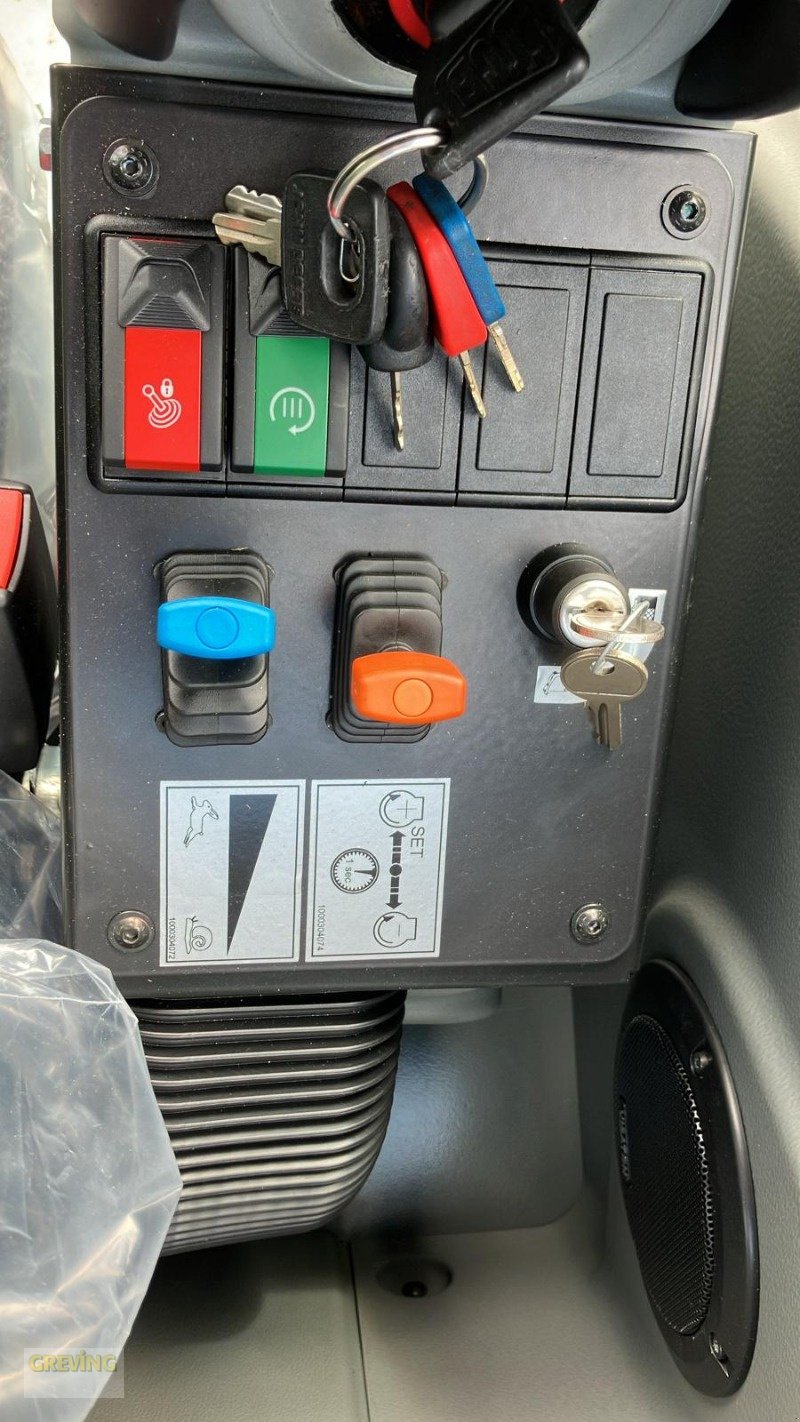 Radlader of the type Kramer KL 30.8T, Neumaschine in Kevelaer (Picture 9)