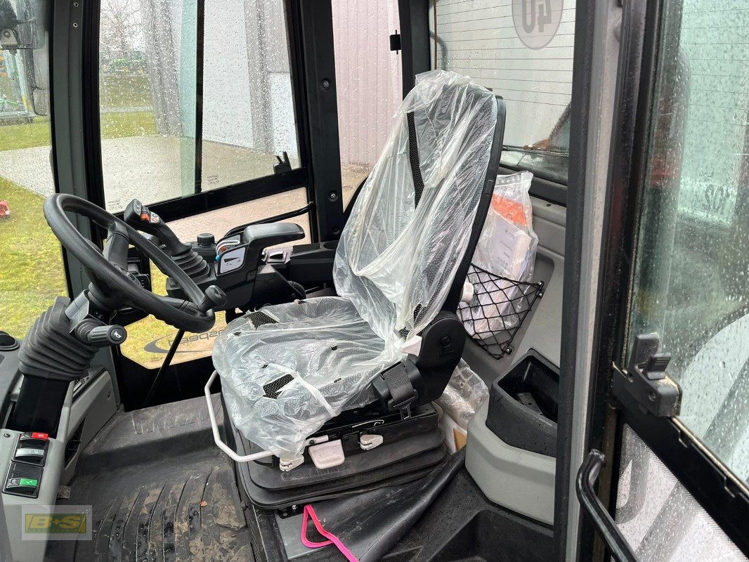 Radlader of the type Kramer KL 70.8, Neumaschine in Neustadt Dosse (Picture 9)