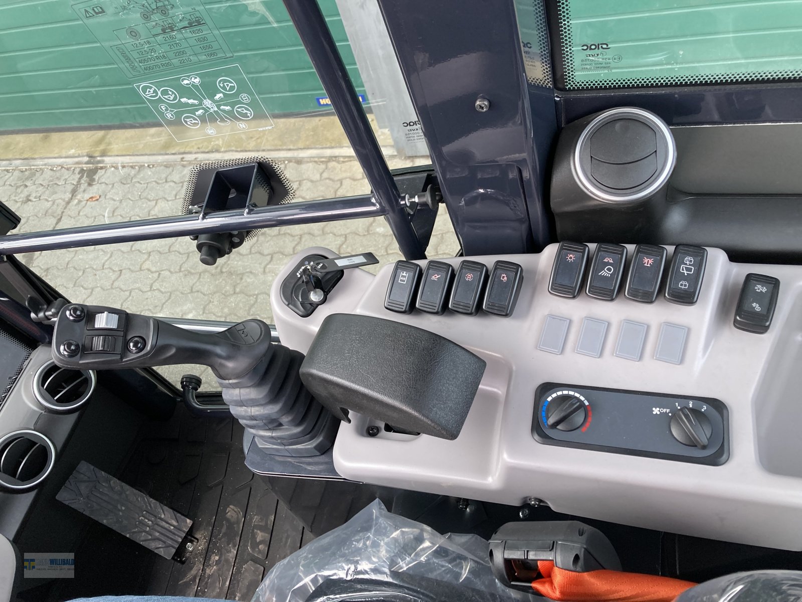 Radlader of the type Kubota R090, Neumaschine in Wackersberg (Picture 12)