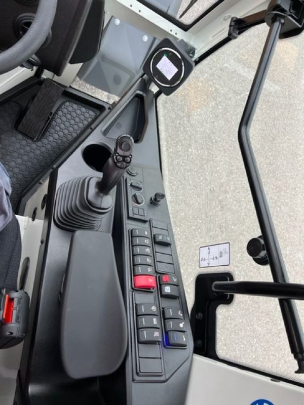 Radlader of the type Liebherr 504 COMPACT, Neumaschine in NATTERNBACH (Picture 2)