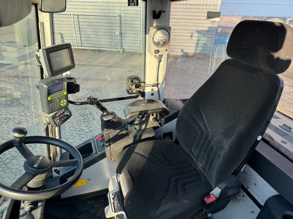 Radlader от тип Liebherr L 514, Gebrauchtmaschine в Vojens (Снимка 8)