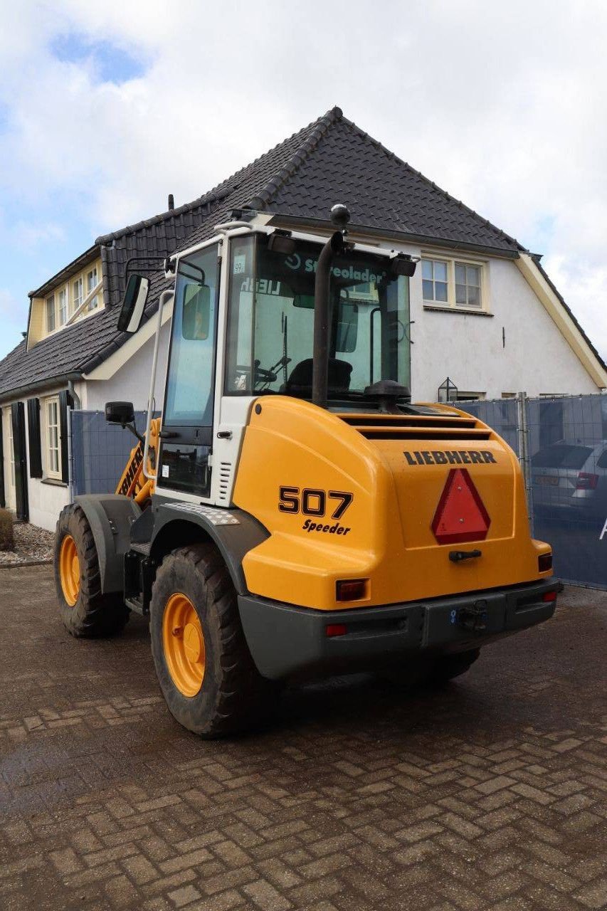 Radlader van het type Liebherr L507, Gebrauchtmaschine in Antwerpen (Foto 4)