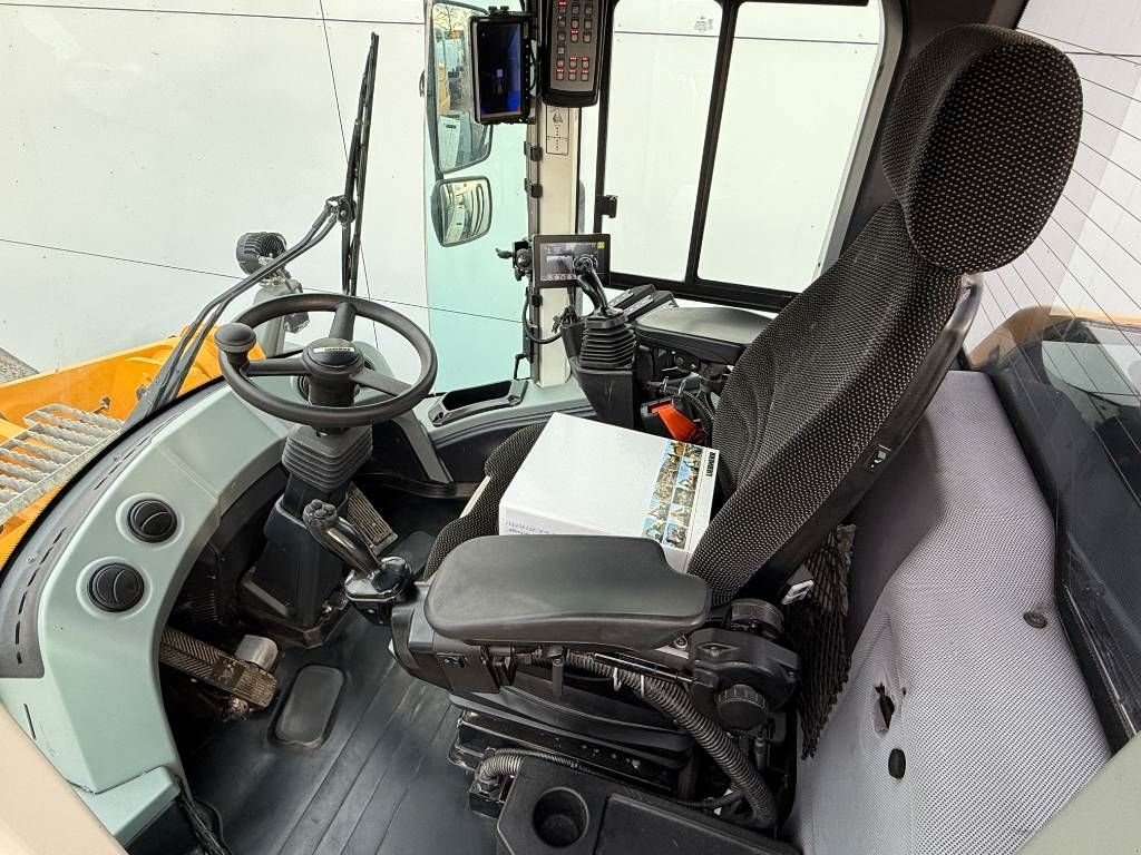 Radlader Türe ait Liebherr L566 - CDC Steering / German Machine, Gebrauchtmaschine içinde Veldhoven (resim 9)