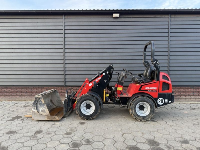 Radlader del tipo Manitou MLA3-35H minishovel / kniklader, Gebrauchtmaschine en Neer