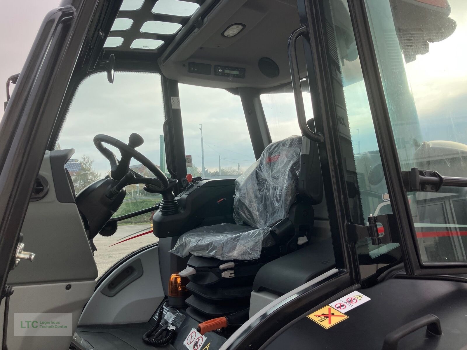 Radlader of the type Manitou MLA533 Teleradlader, Vorführmaschine in Korneuburg (Picture 23)