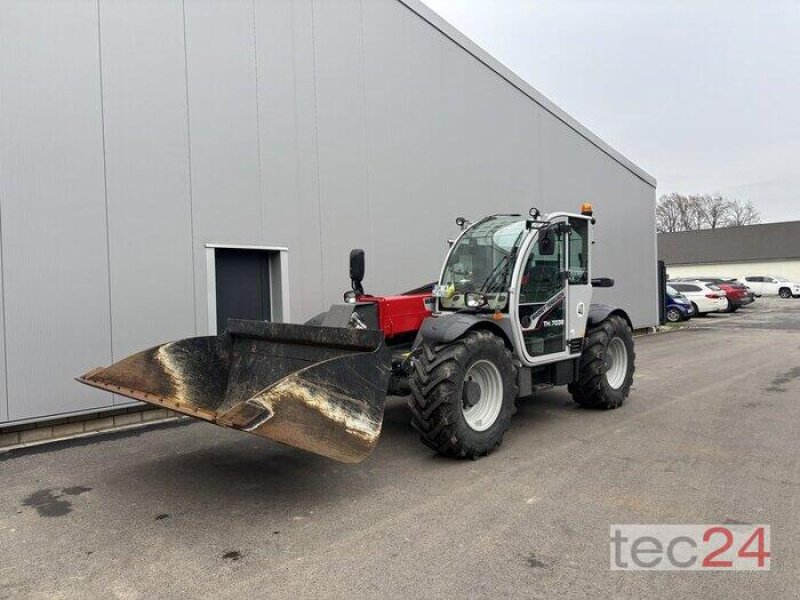 Radlader of the type Massey Ferguson TH.7038, Vorführmaschine in Wipperfürth (Picture 10)