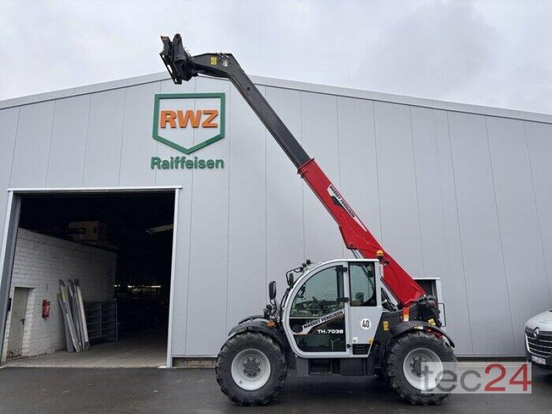 Radlader of the type Massey Ferguson TH.7038, Vorführmaschine in Wipperfürth (Picture 11)