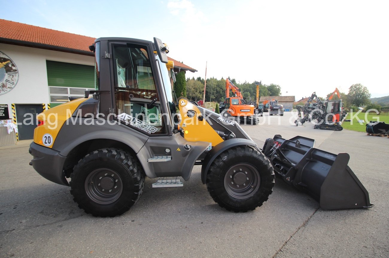 Radlader des Typs Mecalac AF 1200 inkl. Schaufel & Gabel Radlader, Neumaschine in Petting (Bild 9)