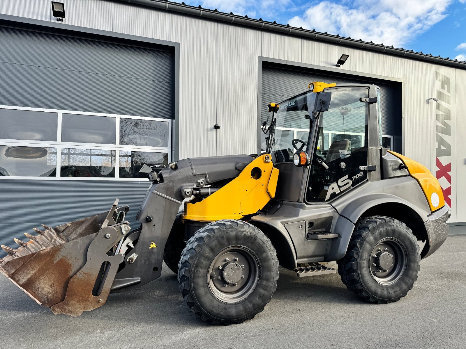 Radlader Türe ait Mecalac AS 700 - SCHWENKLADER - 1. HAND, Gebrauchtmaschine içinde Falkenstein (resim 1)