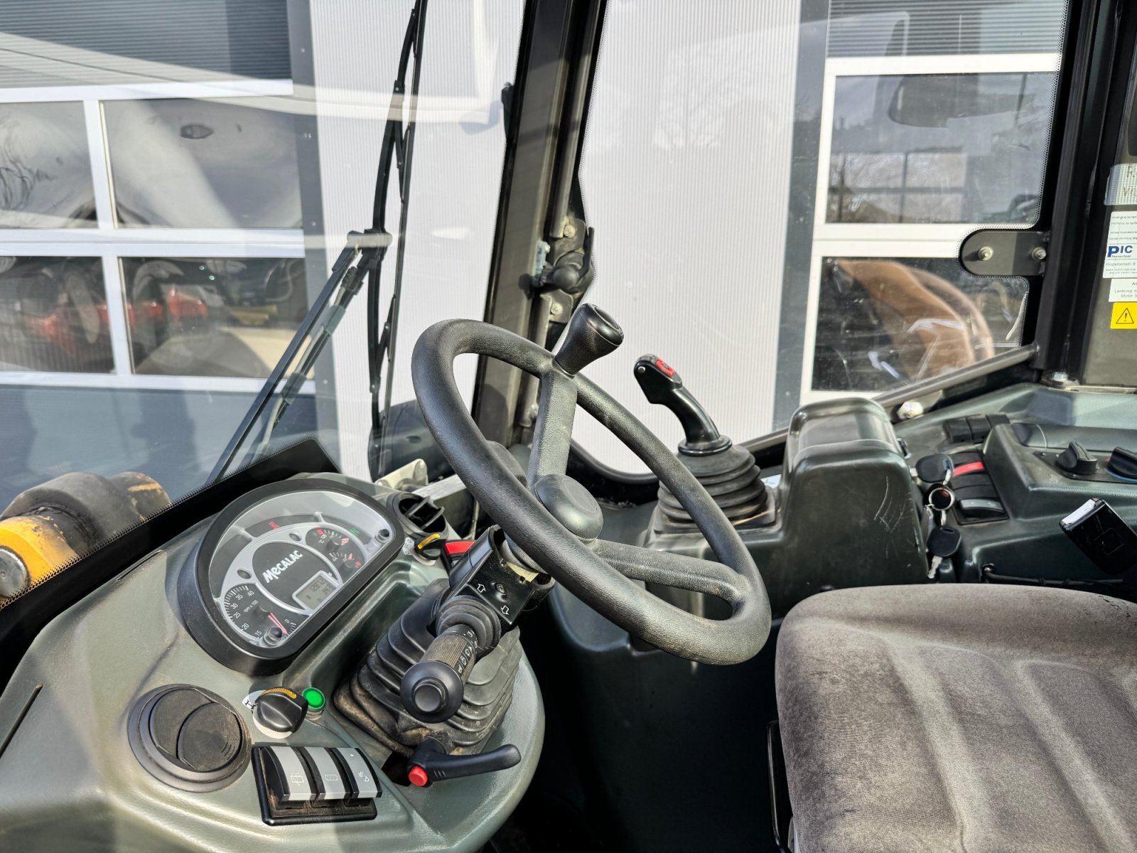 Radlader Türe ait Mecalac AS 700 - SCHWENKLADER - 1. HAND, Gebrauchtmaschine içinde Falkenstein (resim 8)