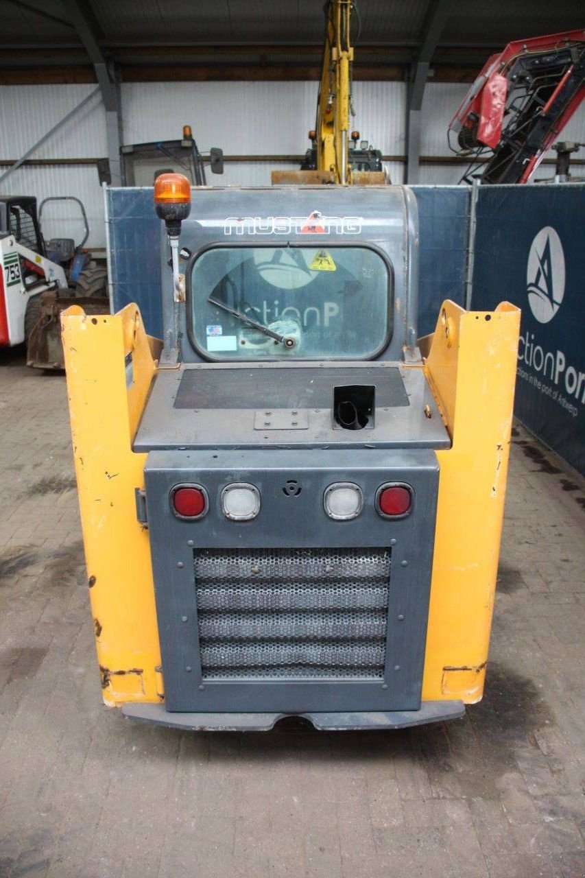 Radlader of the type Mustang R135, Gebrauchtmaschine in Antwerpen (Picture 4)