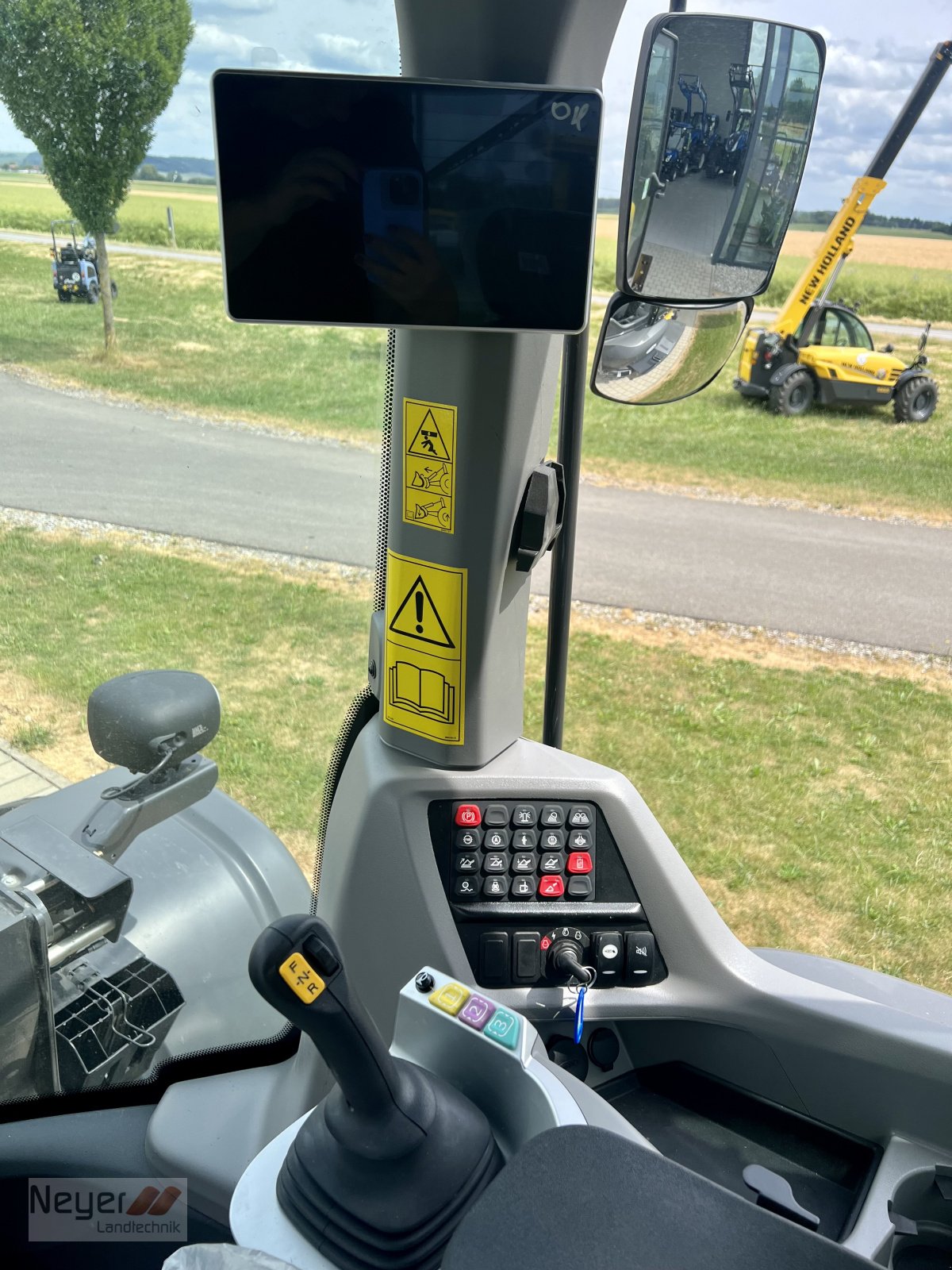 Radlader of the type New Holland W 130 D, Neumaschine in Bad Waldsee Mennisweiler (Picture 5)