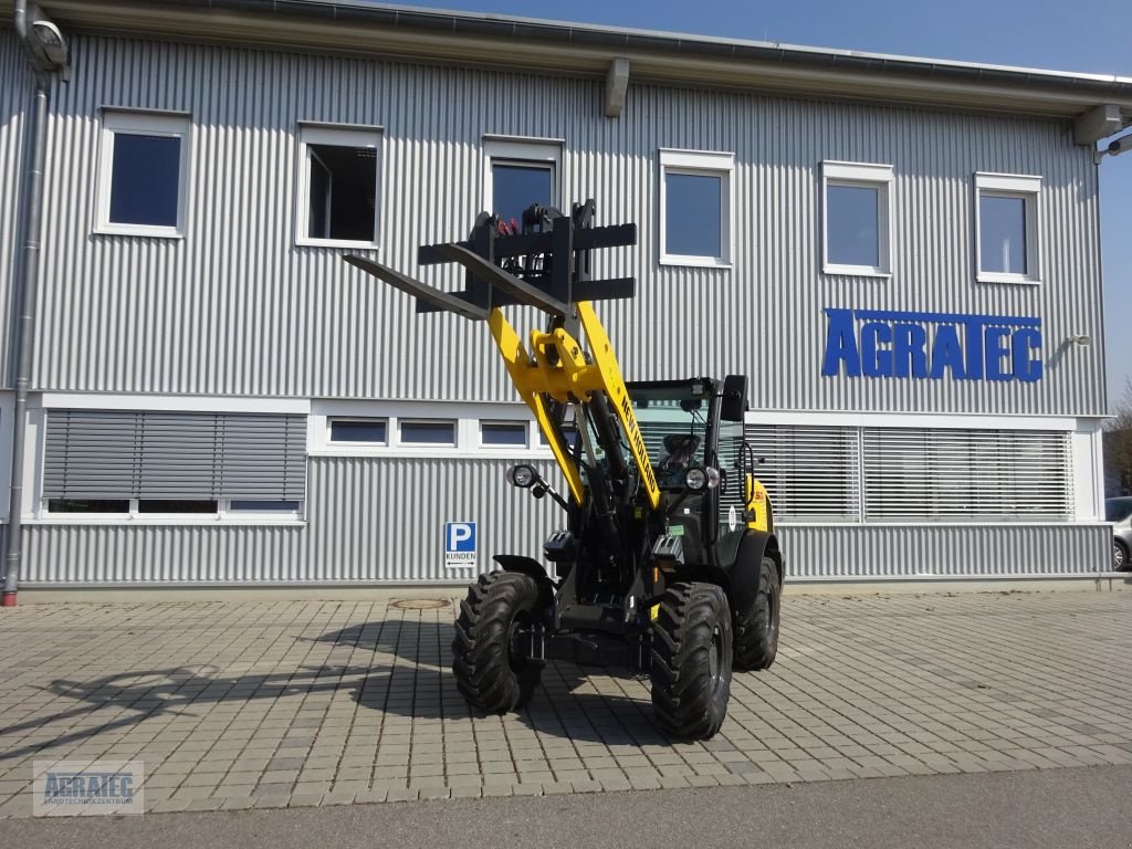 Radlader of the type New Holland W 50 C, Neumaschine in Salching bei Straubing (Picture 1)