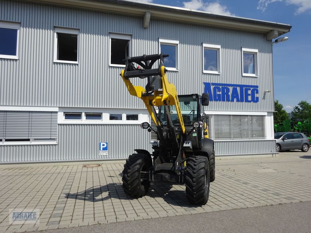 Radlader of the type New Holland W 70 C, Neumaschine in Salching bei Straubing (Picture 3)