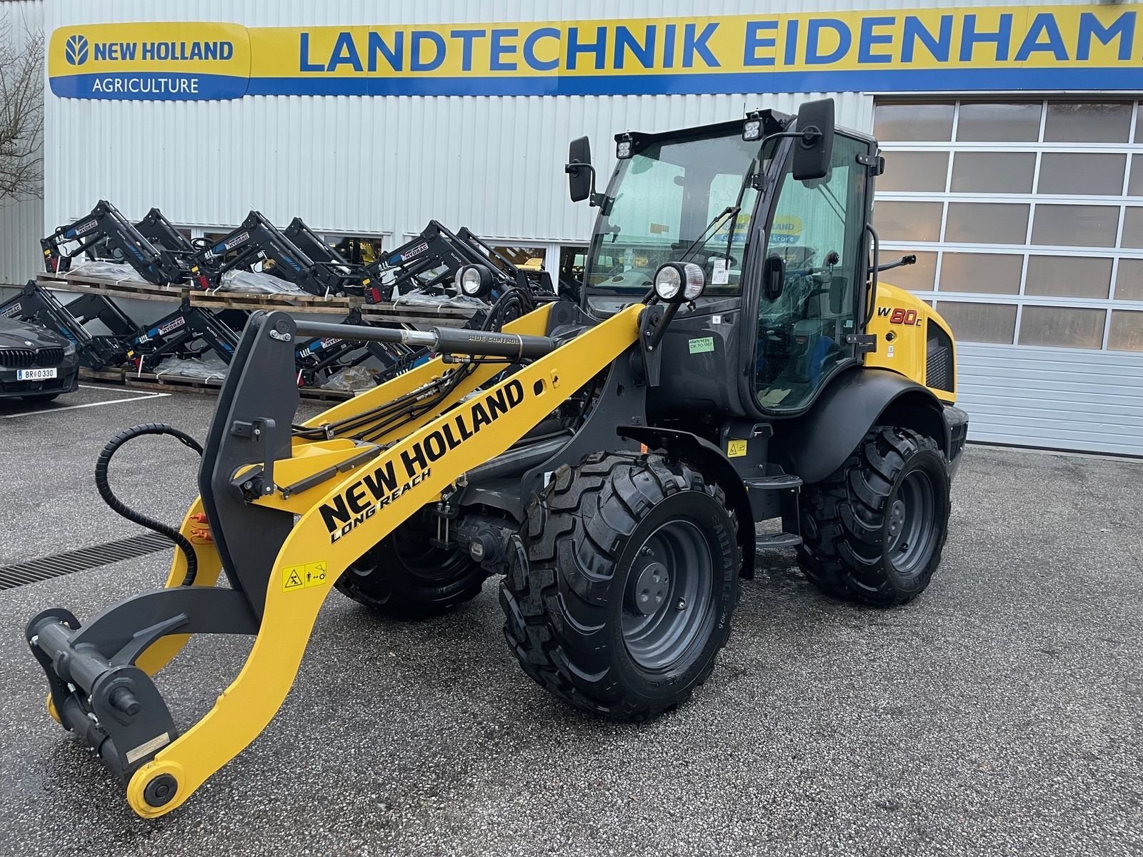 Radlader of the type New Holland W 80 C, Neumaschine in Burgkirchen (Picture 1)