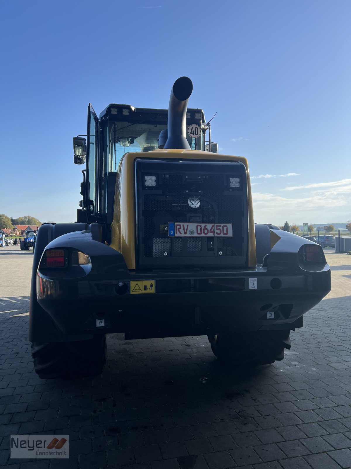 Radlader des Typs New Holland W170D, Neumaschine in Bad Waldsee Mennisweiler (Bild 5)