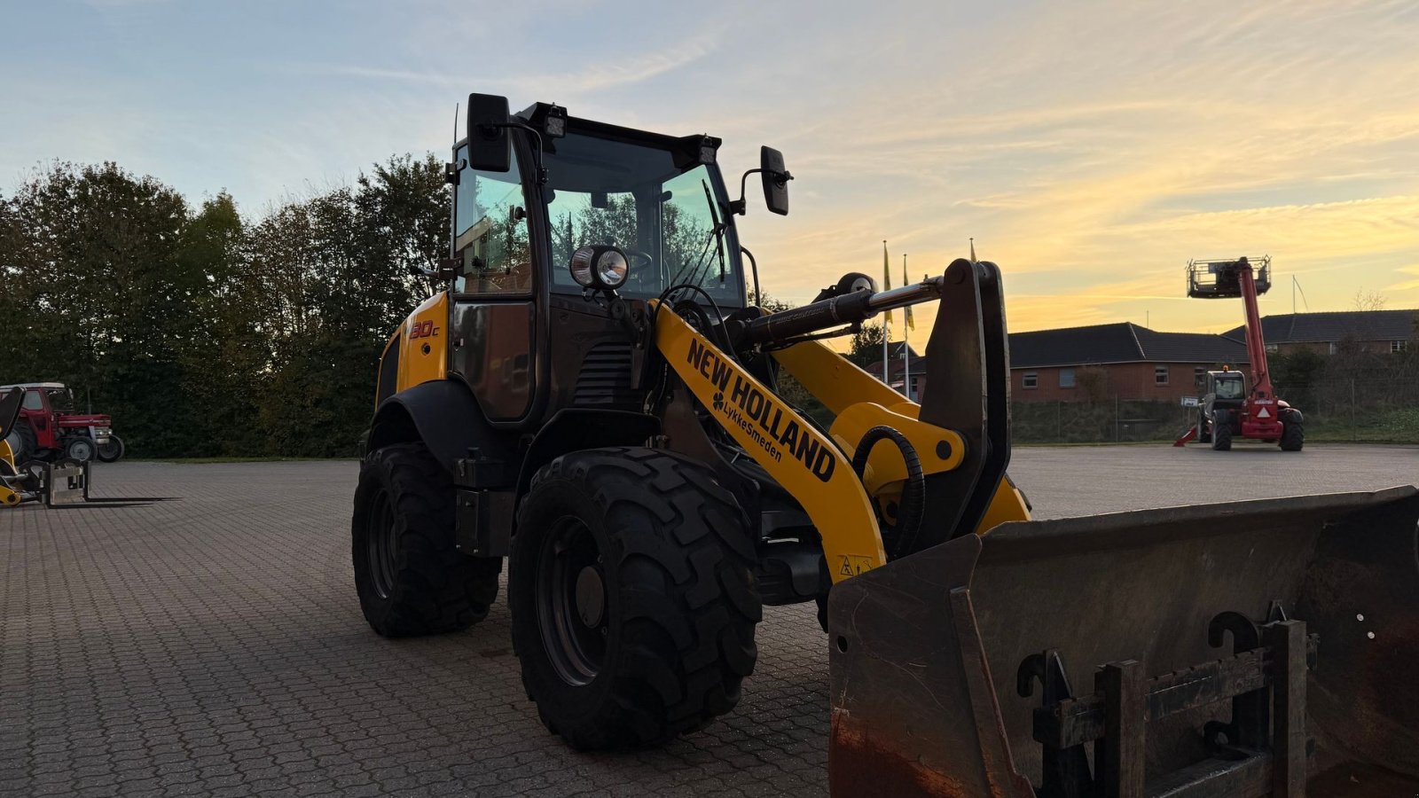 Radlader van het type New Holland W80C ZR-HS, Gebrauchtmaschine in Gjerlev J. (Foto 4)
