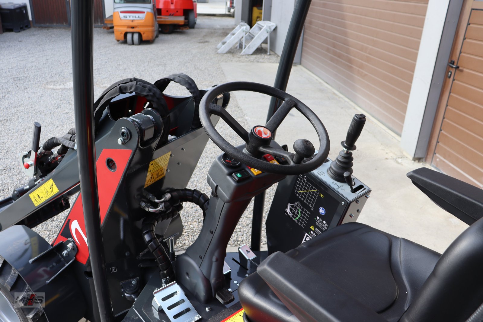 Radlader des Typs Norcar 755xc, Neumaschine in Engen-Welschingen (Bild 8)