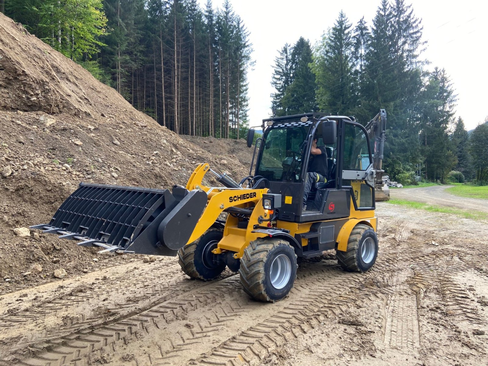 Radlader za tip schieder 780 4WD Hoflader mit Kabine und EURO 5, Neumaschine u mixnitz (Slika 1)