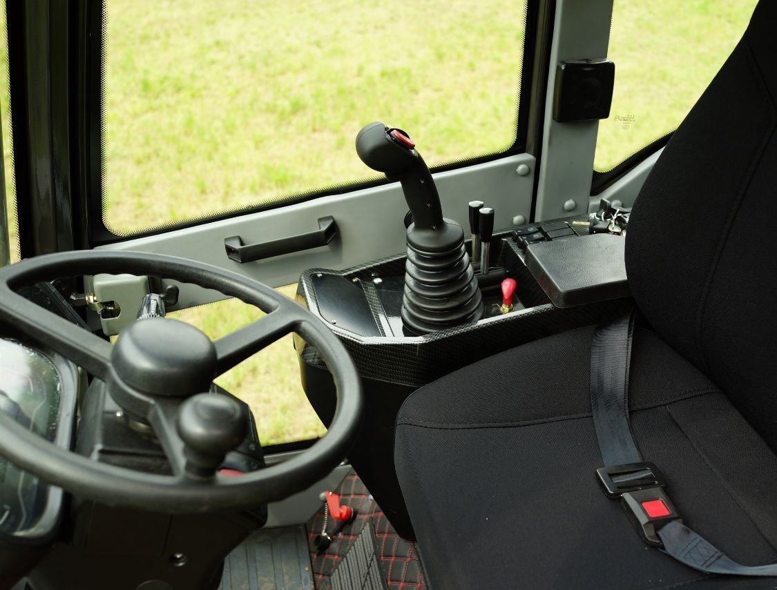 Radlader des Typs schieder Radlader/Hoflader 812 mit beheizter Komfortkabine, Neumaschine in mixnitz (Bild 16)